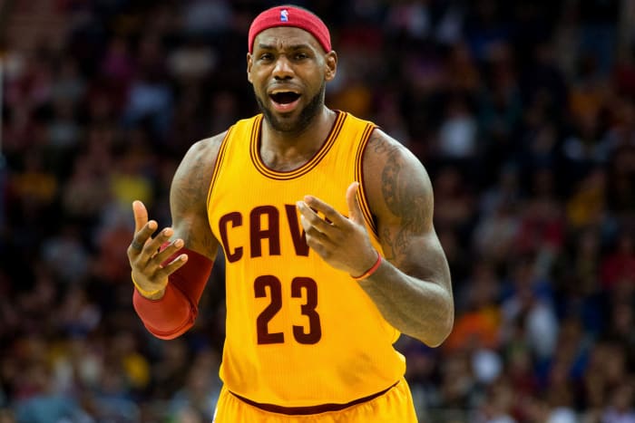 LeBron-James-2014-1119-foul-face-react.jpg